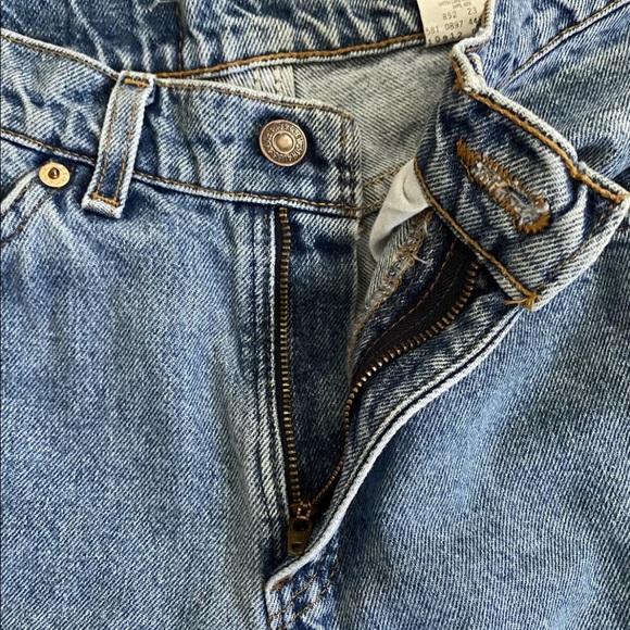 Vintage Levis High Waisted Jeans - Picture 4 of 7